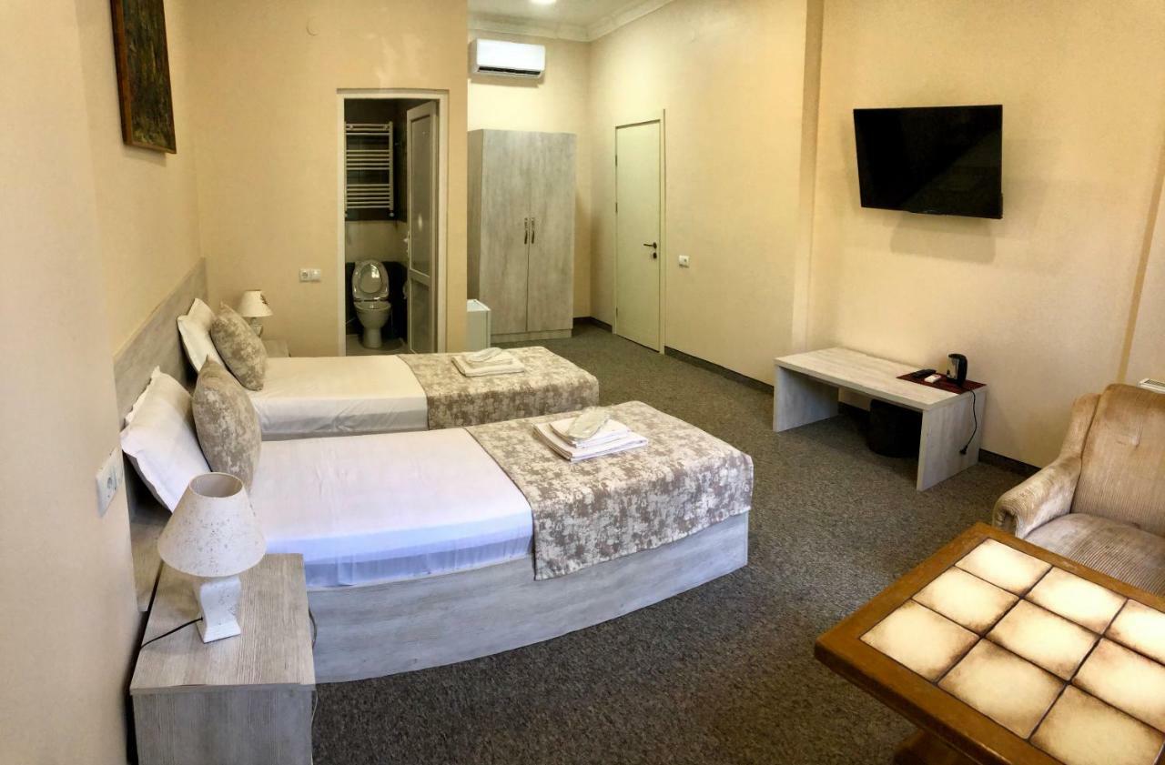 Hotel Leo Palace Tbilisi Ngoại thất bức ảnh