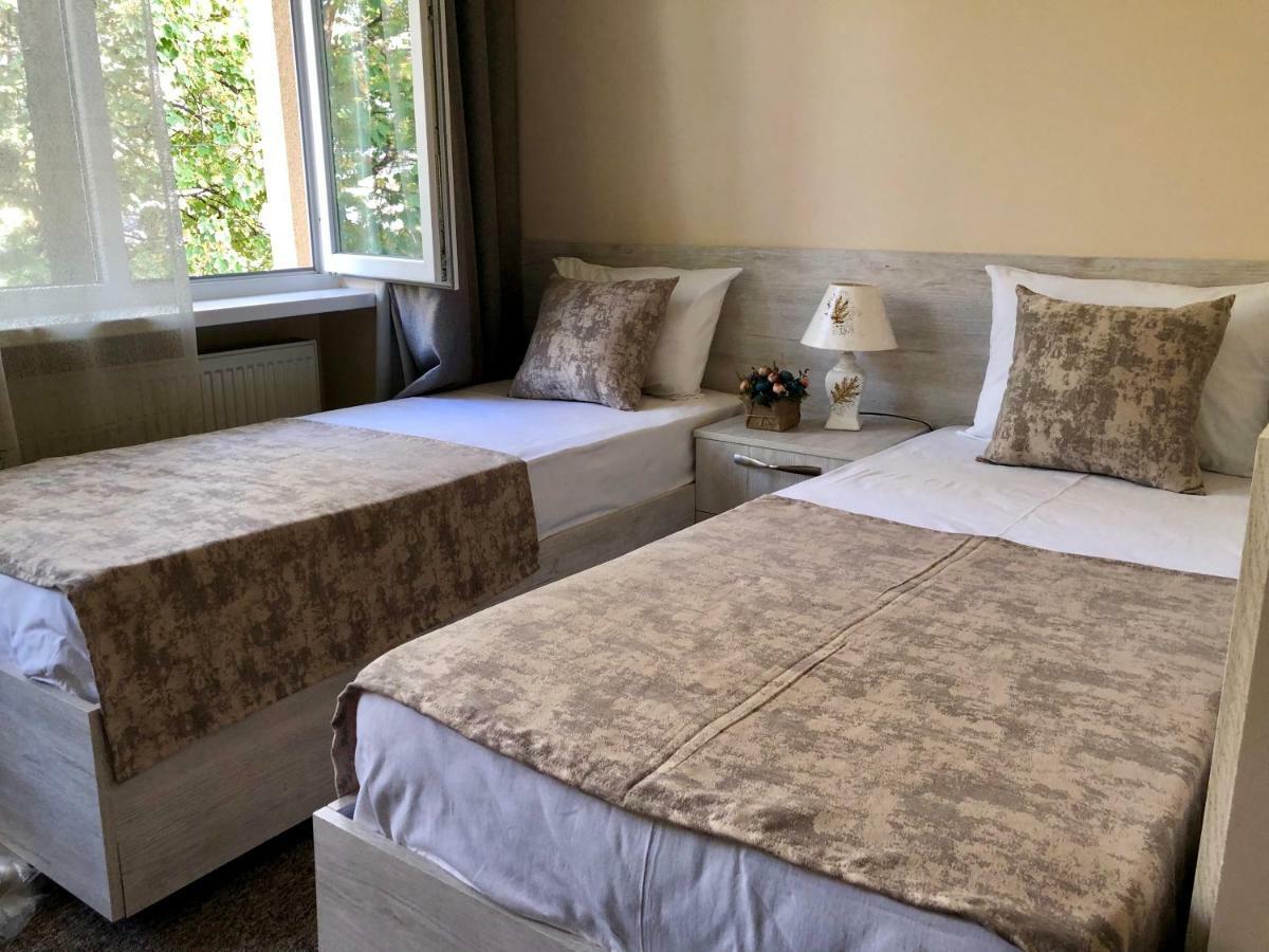 Hotel Leo Palace Tbilisi Ngoại thất bức ảnh
